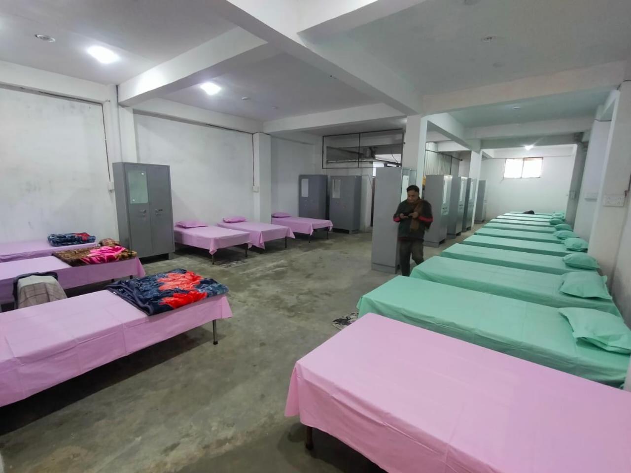 Nityanand Bed and Breakfast Allāhābād Junction Buitenkant foto