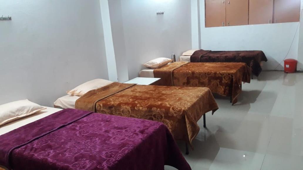 Nityanand Bed and Breakfast Allāhābād Junction Buitenkant foto
