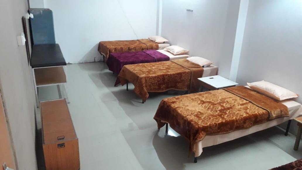 Nityanand Bed and Breakfast Allāhābād Junction Buitenkant foto